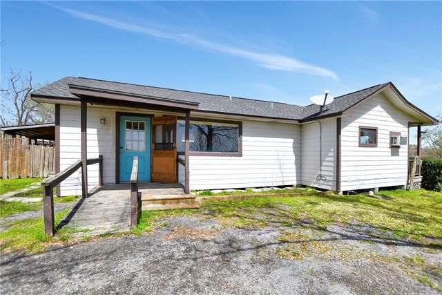 301 Price Street, Madisonville, TX 77864