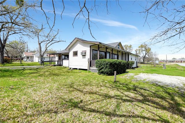 301 Price Street, Madisonville, TX 77864