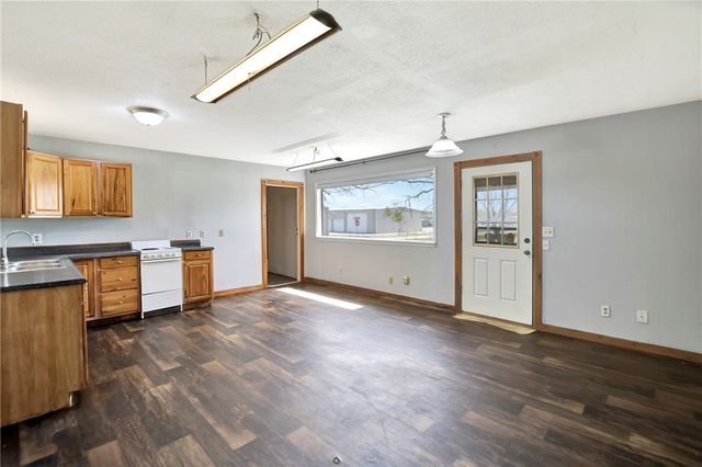 301 Price Street, Madisonville, TX 77864
