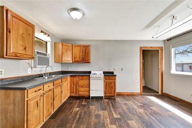 301 Price Street, Madisonville, TX 77864