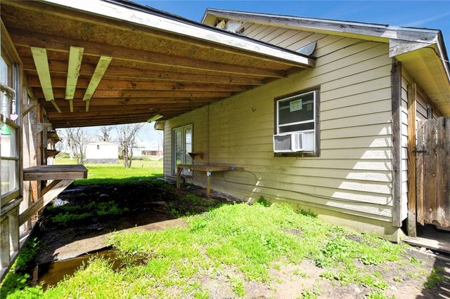 301 Price Street, Madisonville, TX 77864