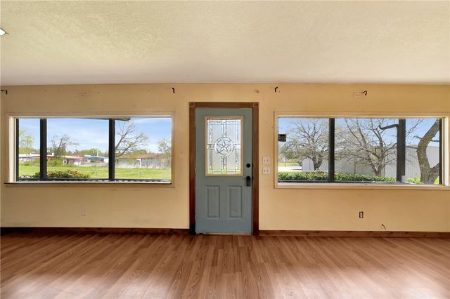 301 Price Street, Madisonville, TX 77864