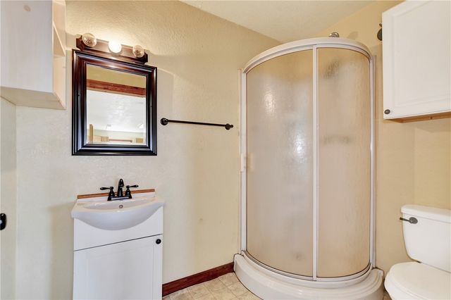 301 Price Street, Madisonville, TX 77864