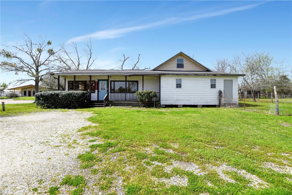 301 Price Street, Madisonville, TX 77864
