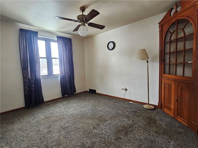 119 Springhouse Dr, Center Twp, PA 16001