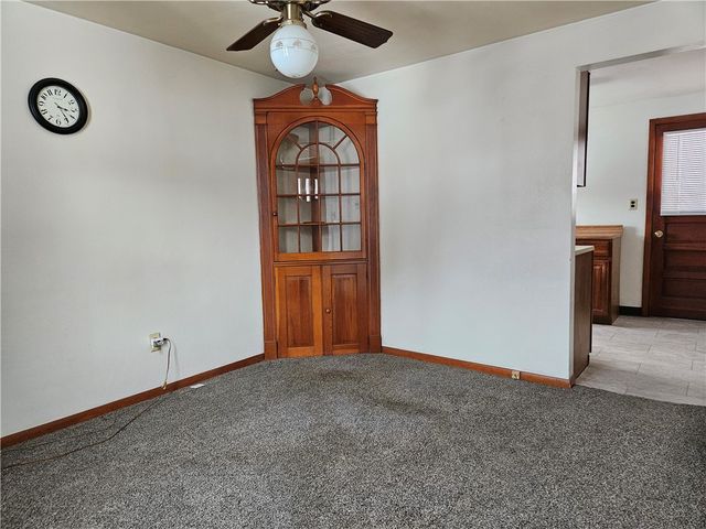 119 Springhouse Dr, Center Twp, PA 16001