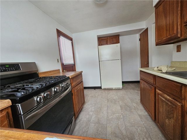 119 Springhouse Dr, Center Twp, PA 16001