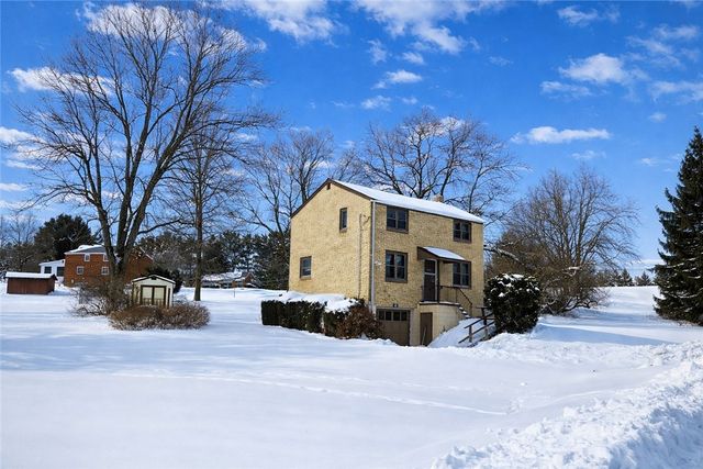 119 Springhouse Dr, Center Twp, PA 16001