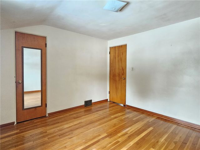 119 Springhouse Dr, Center Twp, PA 16001