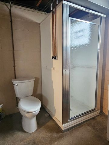 119 Springhouse Dr, Center Twp, PA 16001