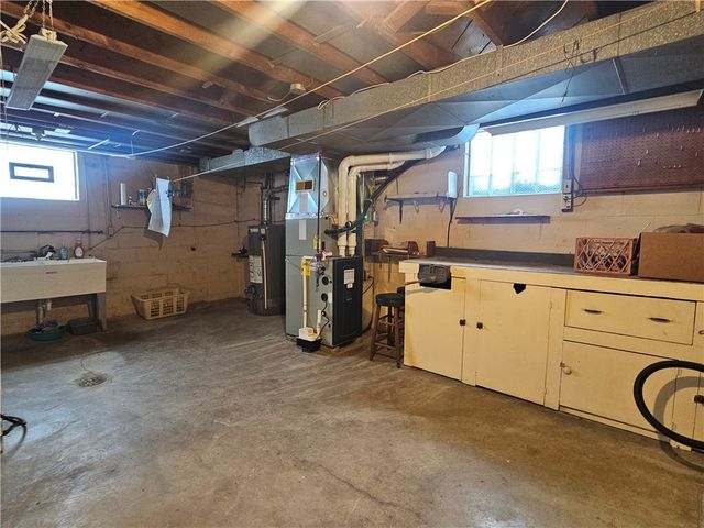 119 Springhouse Dr, Center Twp, PA 16001