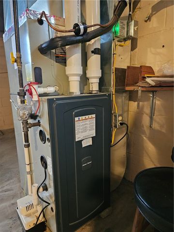 119 Springhouse Dr, Center Twp, PA 16001