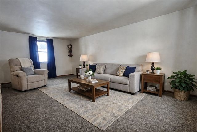 119 Springhouse Dr, Center Twp, PA 16001