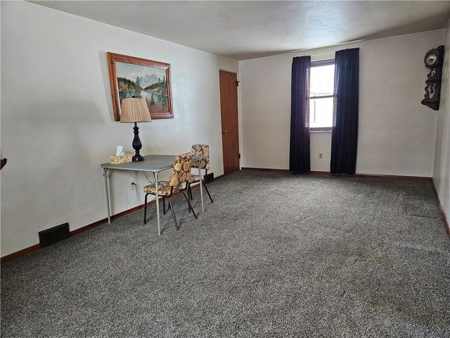 119 Springhouse Dr, Center Twp, PA 16001