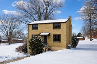 119 Springhouse Dr, Center Twp, PA 16001