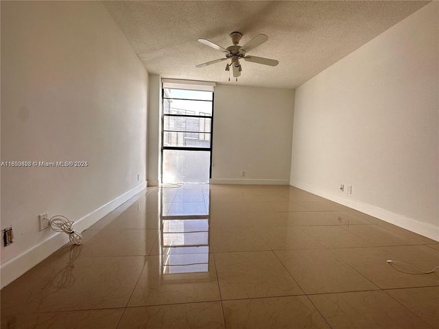 20500 W Country Club Dr 706, Aventura, FL 33180