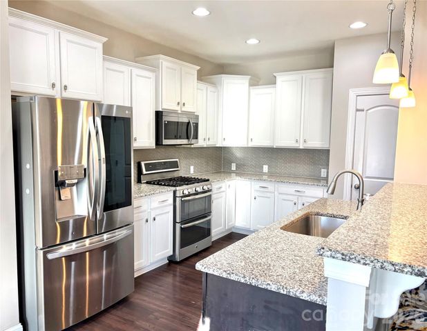 2736 Stonewood View, Kannapolis, NC 28081