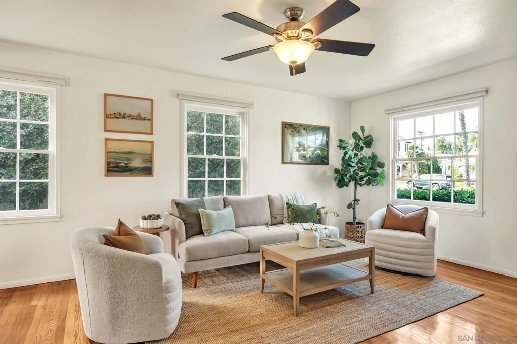 Image 11 of property listing at 241 243 F Avenue, Coronado, CA 92118