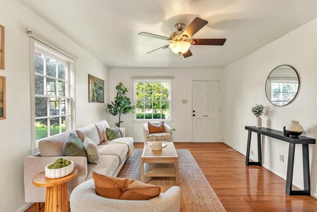 Image 12 of property listing at 241 243 F Avenue, Coronado, CA 92118