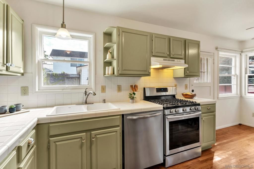 Image 18 of property listing at 241 243 F Avenue, Coronado, CA 92118