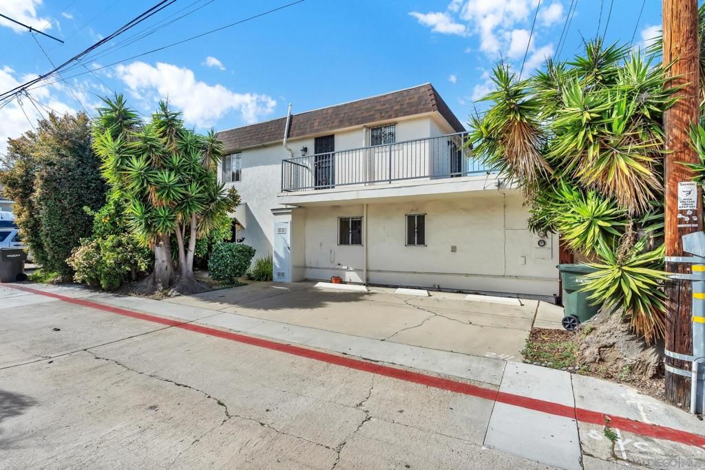 Image 25 of property listing at 241 243 F Avenue, Coronado, CA 92118