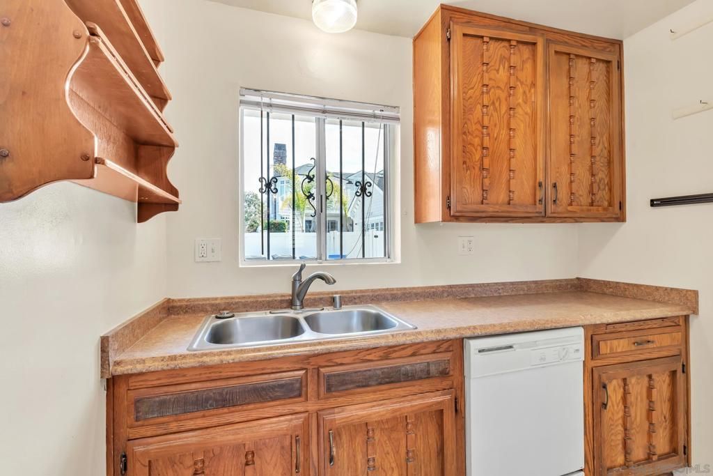 Image 36 of property listing at 241 243 F Avenue, Coronado, CA 92118