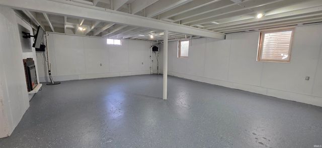 10335 Wayne Trace, Fort Wayne, IN 46816