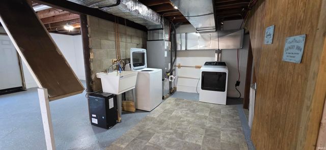 10335 Wayne Trace, Fort Wayne, IN 46816