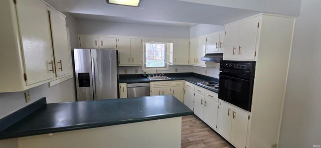 10335 Wayne Trace, Fort Wayne, IN 46816