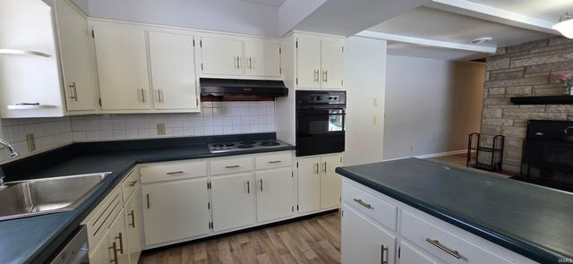 10335 Wayne Trace, Fort Wayne, IN 46816