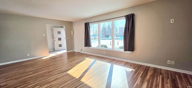 10335 Wayne Trace, Fort Wayne, IN 46816