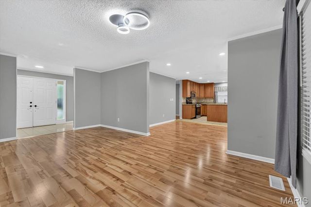 1438 Silverleaf Lane, St Louis, MO 63146