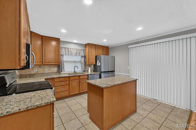 1438 Silverleaf Lane, St Louis, MO 63146