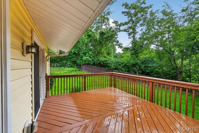 1438 Silverleaf Lane, St Louis, MO 63146