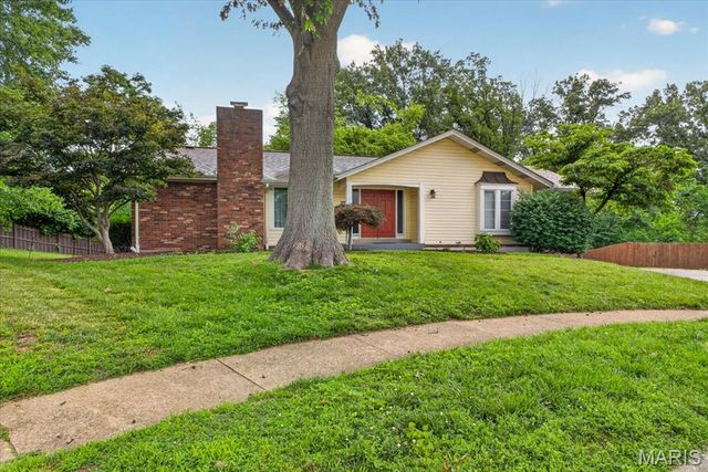 1438 Silverleaf Lane, St Louis, MO 63146