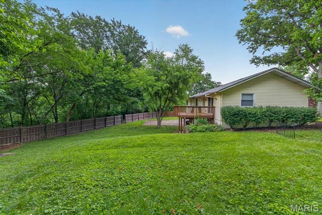 1438 Silverleaf Lane, St Louis, MO 63146