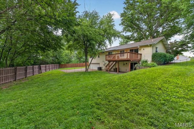 1438 Silverleaf Lane, St Louis, MO 63146