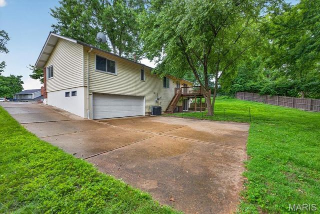 1438 Silverleaf Lane, St Louis, MO 63146