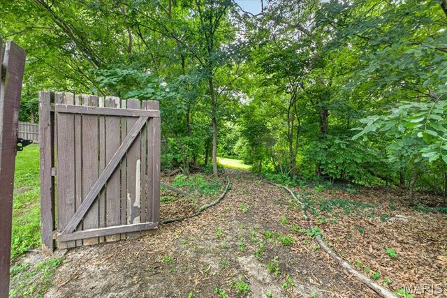 1438 Silverleaf Lane, St Louis, MO 63146