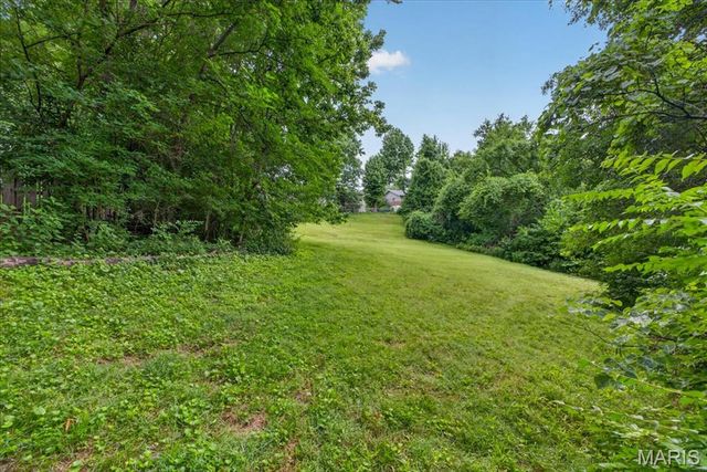 1438 Silverleaf Lane, St Louis, MO 63146