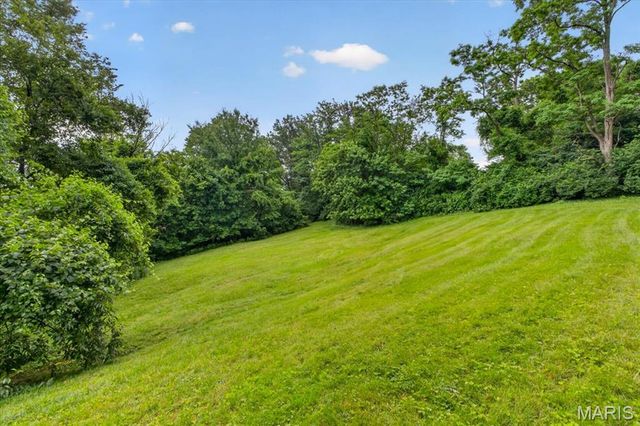 1438 Silverleaf Lane, St Louis, MO 63146