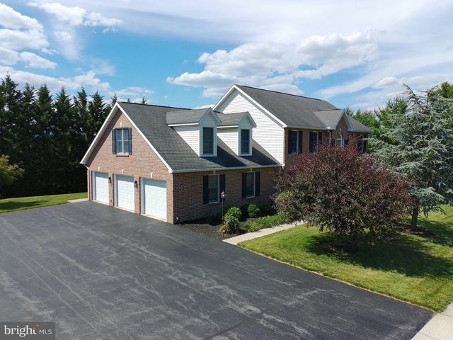 206 PHOENIX DR, Chambersburg, PA 17201