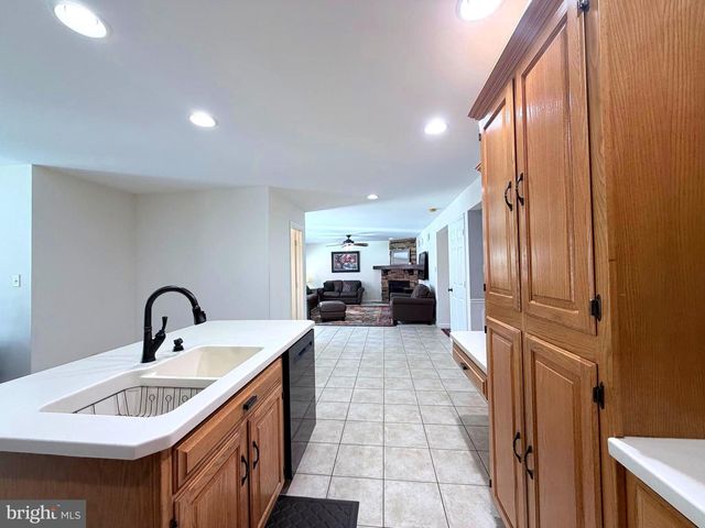 206 PHOENIX DR, Chambersburg, PA 17201