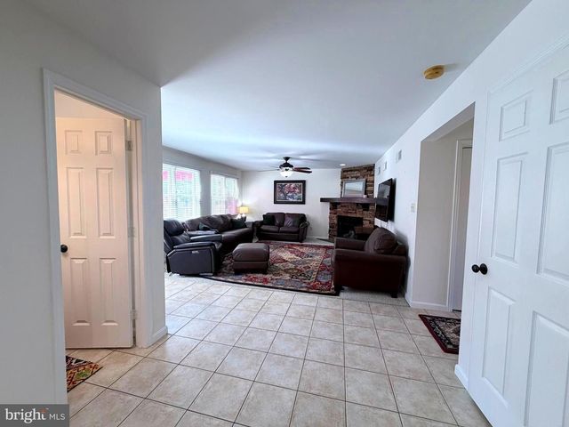 206 PHOENIX DR, Chambersburg, PA 17201