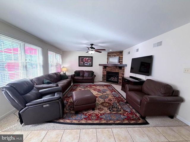 206 PHOENIX DR, Chambersburg, PA 17201