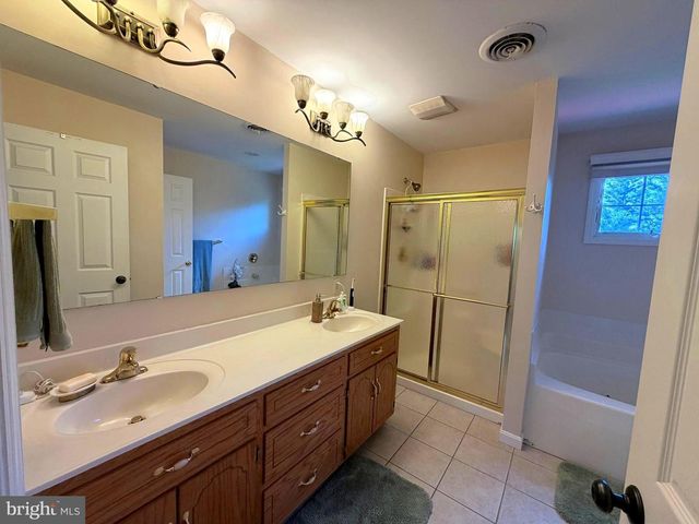 206 PHOENIX DR, Chambersburg, PA 17201