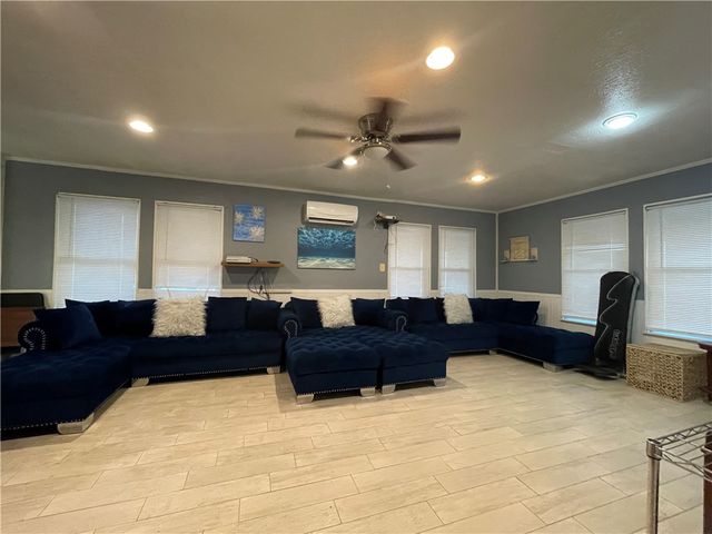 701 Ester Dr, Corpus Christi, TX 78418