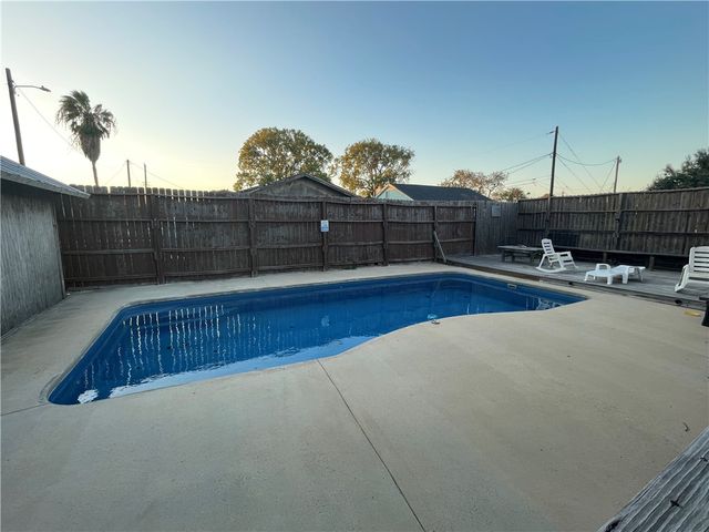 701 Ester Dr, Corpus Christi, TX 78418