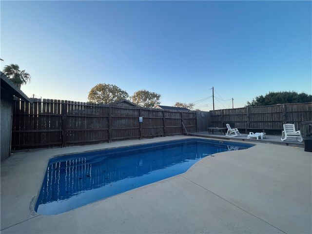 701 Ester Dr, Corpus Christi, TX 78418