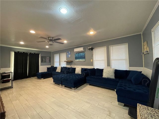 701 Ester Dr, Corpus Christi, TX 78418